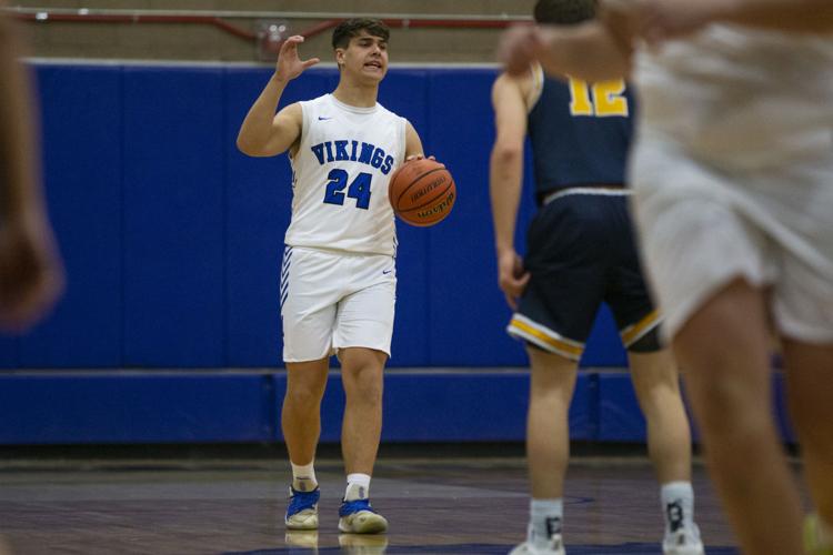 Boys Basketball - Mazama v. Henley