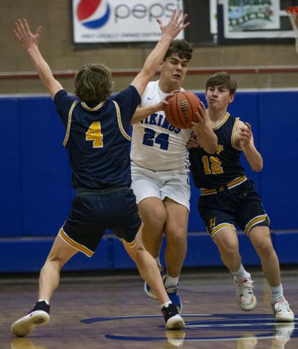 Boys Basketball - Mazama v. Henley