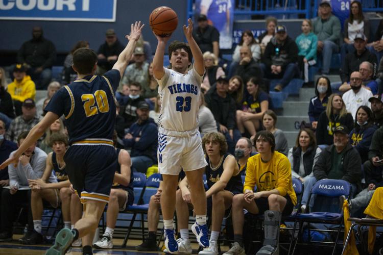Boys Basketball - Mazama v. Henley