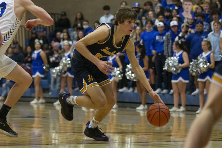 Boys Basketball - Mazama v. Henley