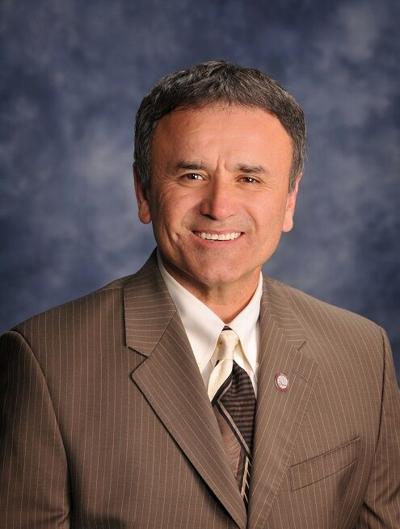 Dr. Roberto Gutierrez